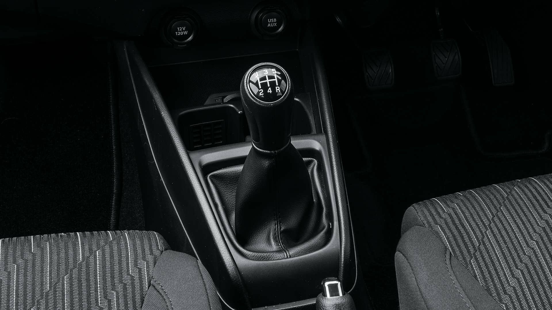 7 seater car toyota rumion interior images