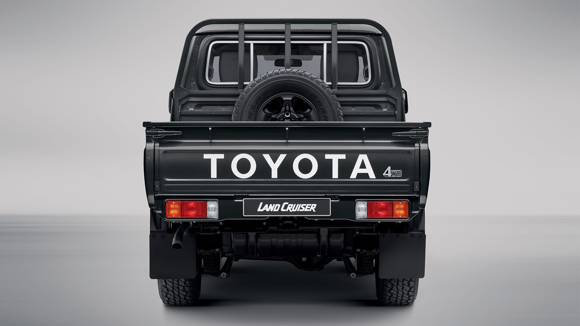 Land Cruiser 79 Rear